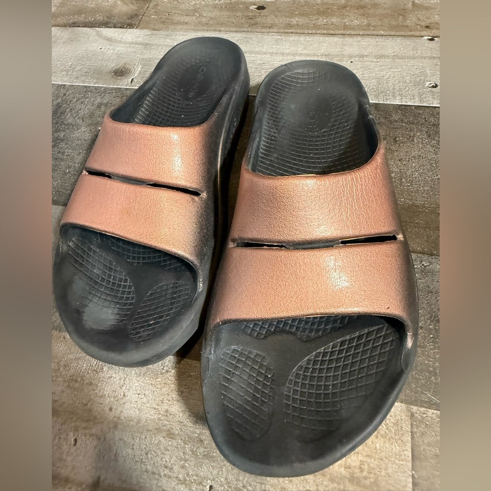 OOFOS Sandals Slides- W8 M7‎